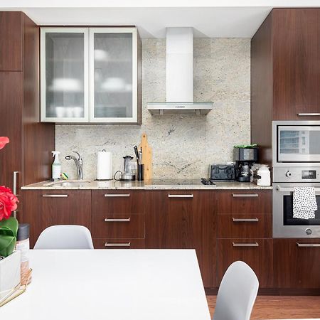 Downtown Toronto Condo Near Cn Tower, Scotiabank Arena, Rogers Centre, Union Station Екстериор снимка
