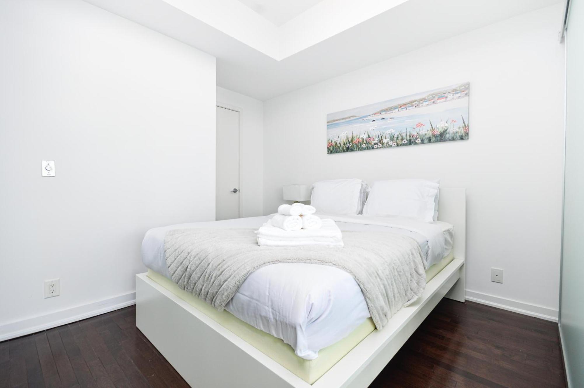 Downtown Toronto Condo Near Cn Tower, Scotiabank Arena, Rogers Centre, Union Station Екстериор снимка