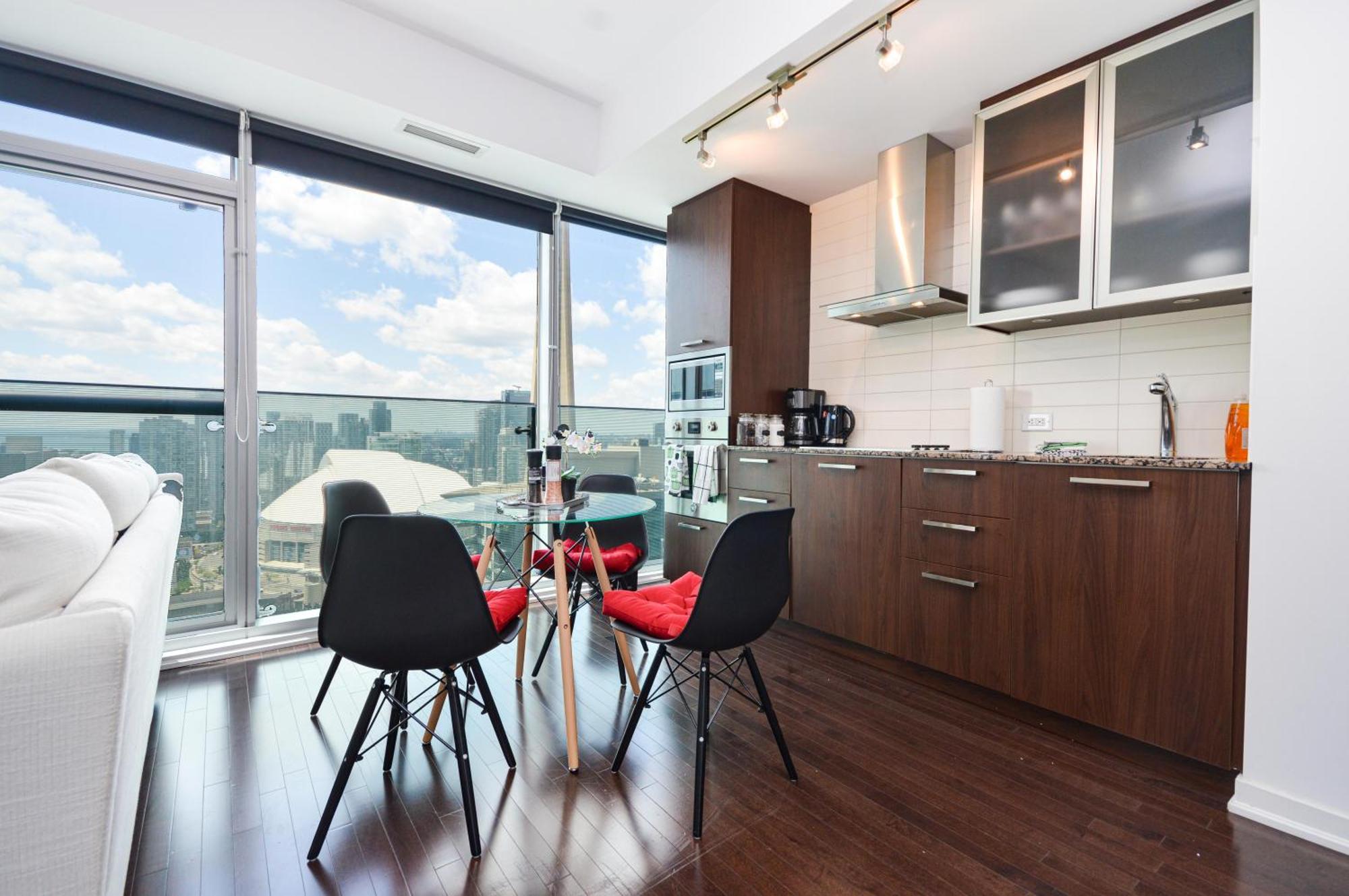Downtown Toronto Condo Near Cn Tower, Scotiabank Arena, Rogers Centre, Union Station Екстериор снимка