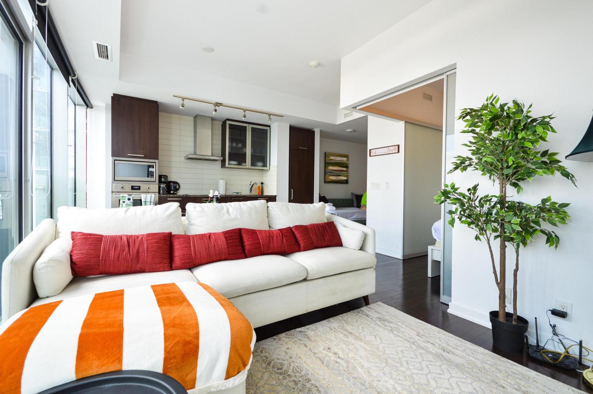 Downtown Toronto Condo Near Cn Tower, Scotiabank Arena, Rogers Centre, Union Station Екстериор снимка