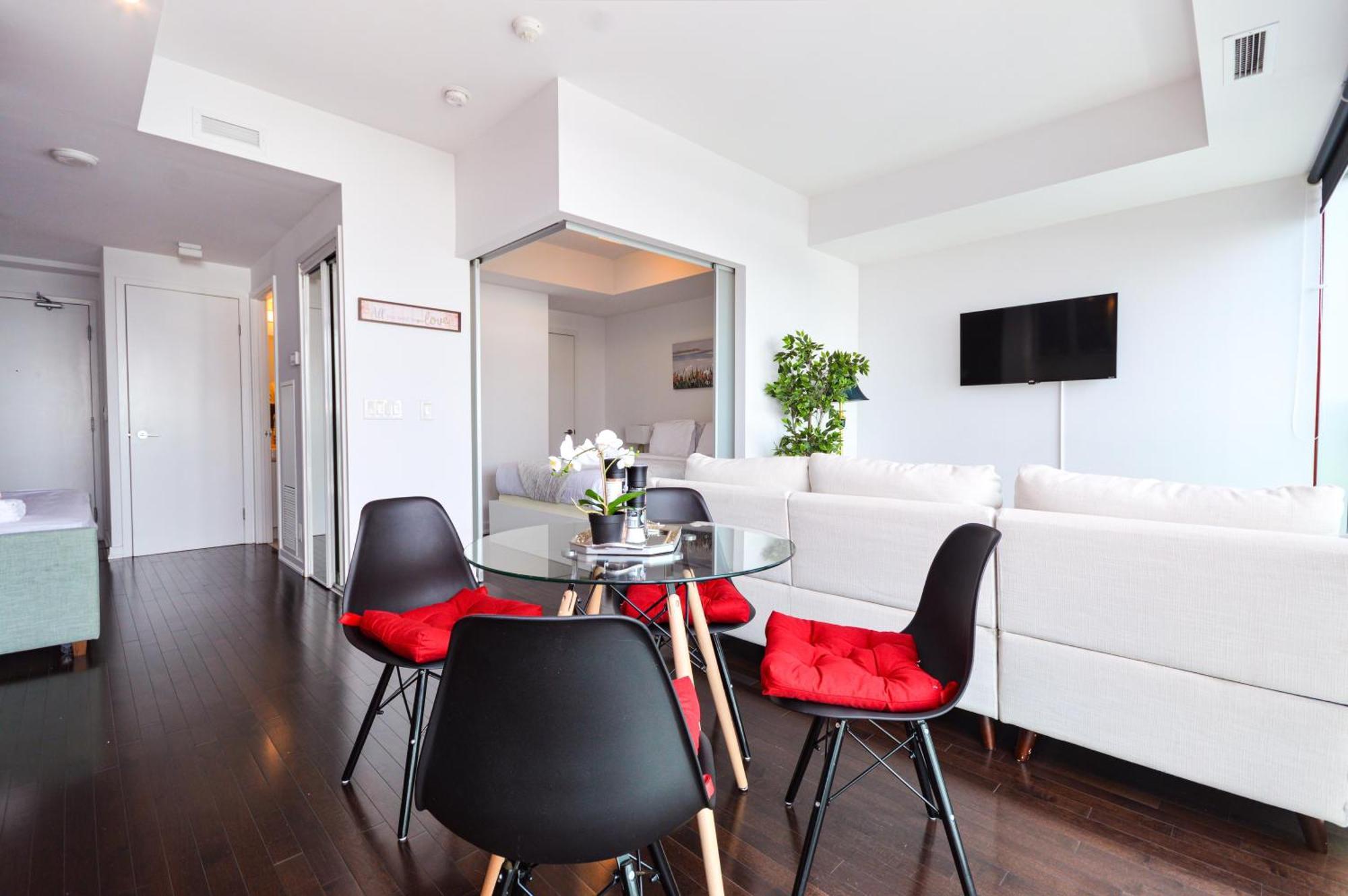 Downtown Toronto Condo Near Cn Tower, Scotiabank Arena, Rogers Centre, Union Station Екстериор снимка
