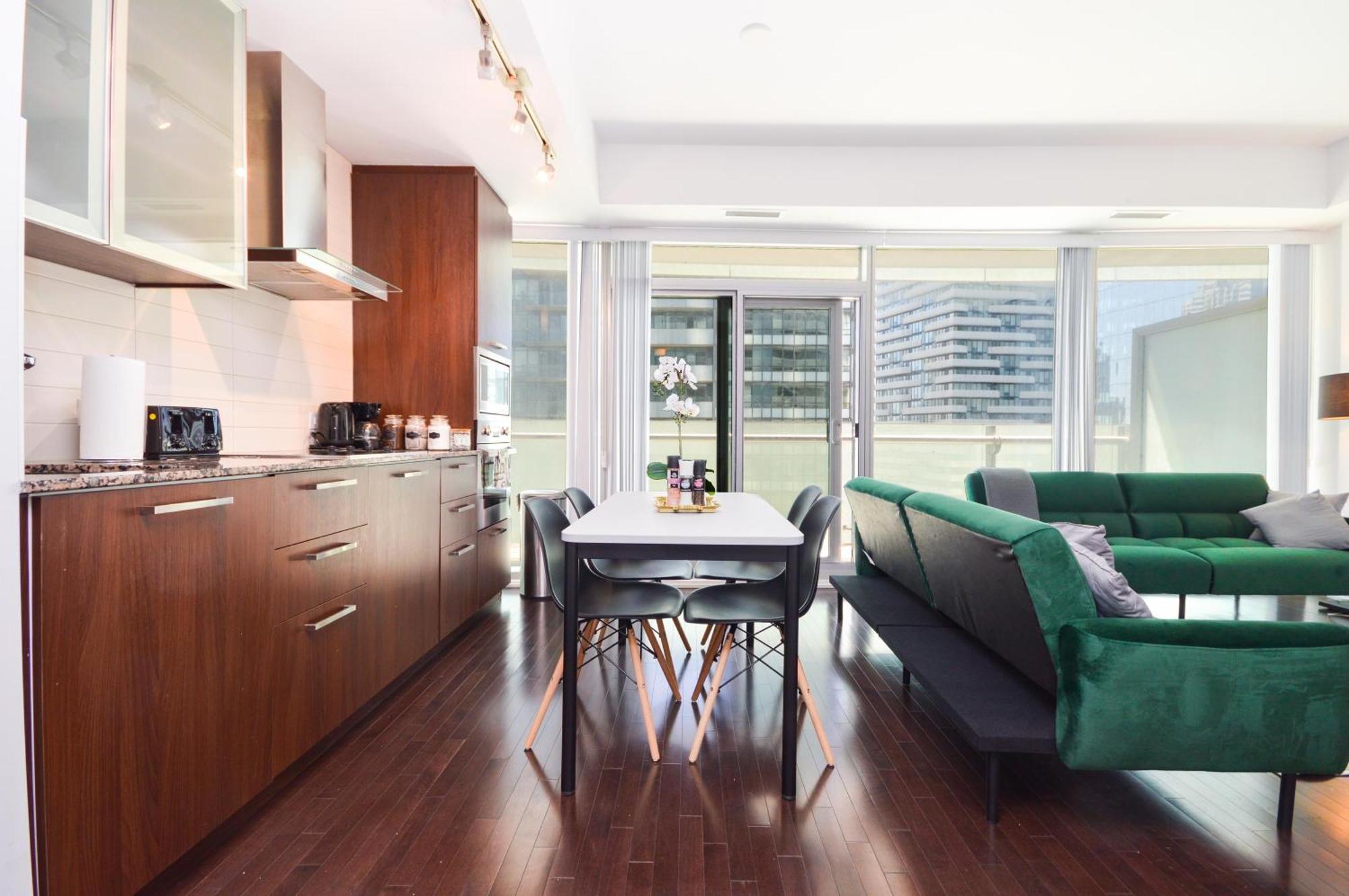 Downtown Toronto Condo Near Cn Tower, Scotiabank Arena, Rogers Centre, Union Station Екстериор снимка