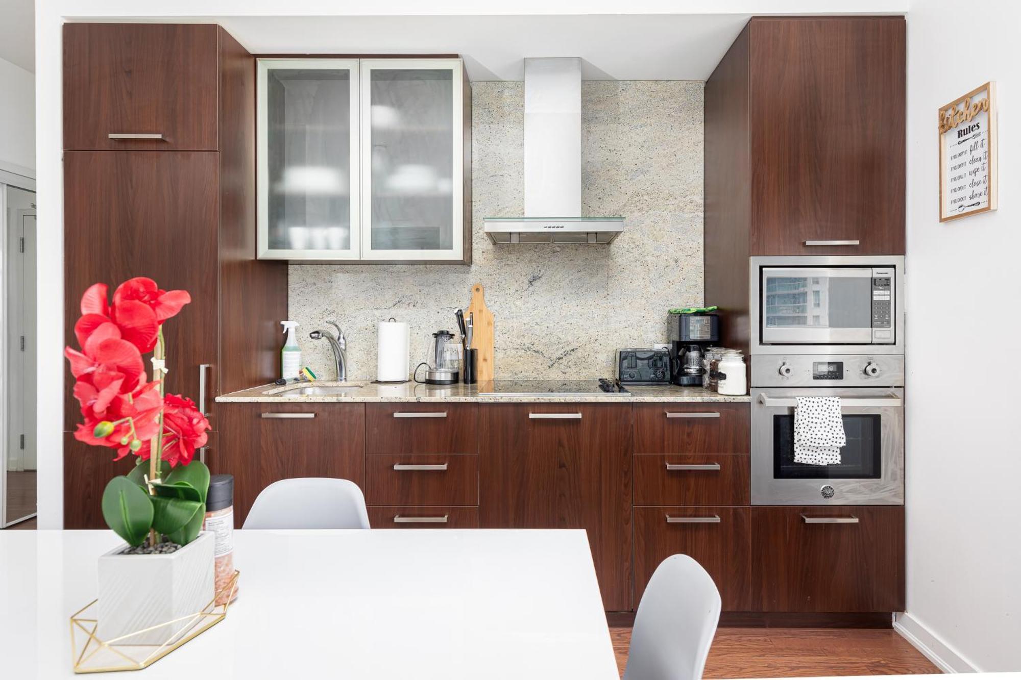 Downtown Toronto Condo Near Cn Tower, Scotiabank Arena, Rogers Centre, Union Station Екстериор снимка