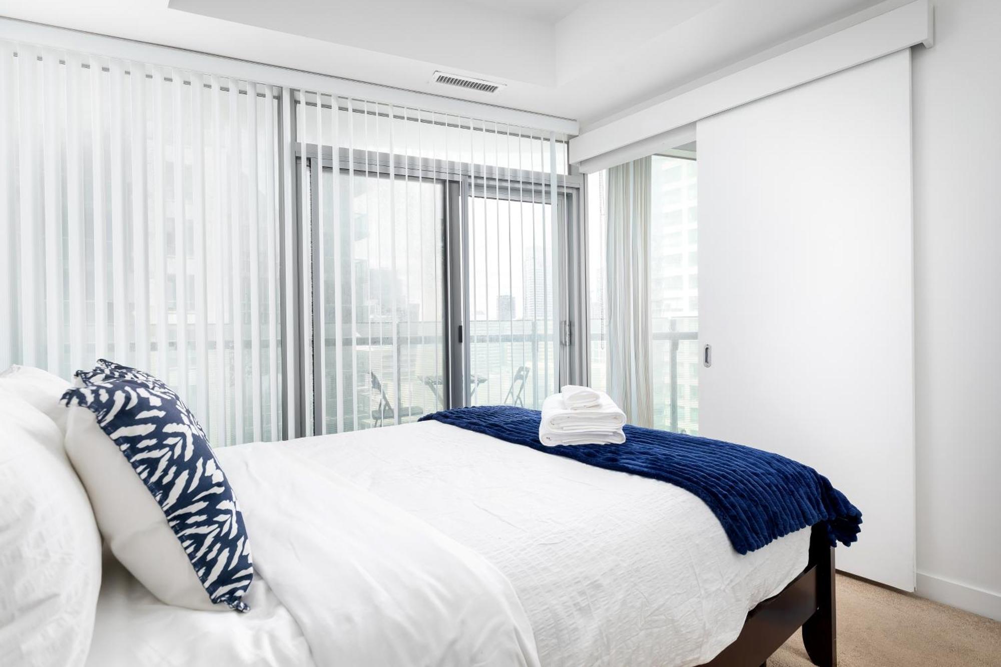 Downtown Toronto Condo Near Cn Tower, Scotiabank Arena, Rogers Centre, Union Station Екстериор снимка