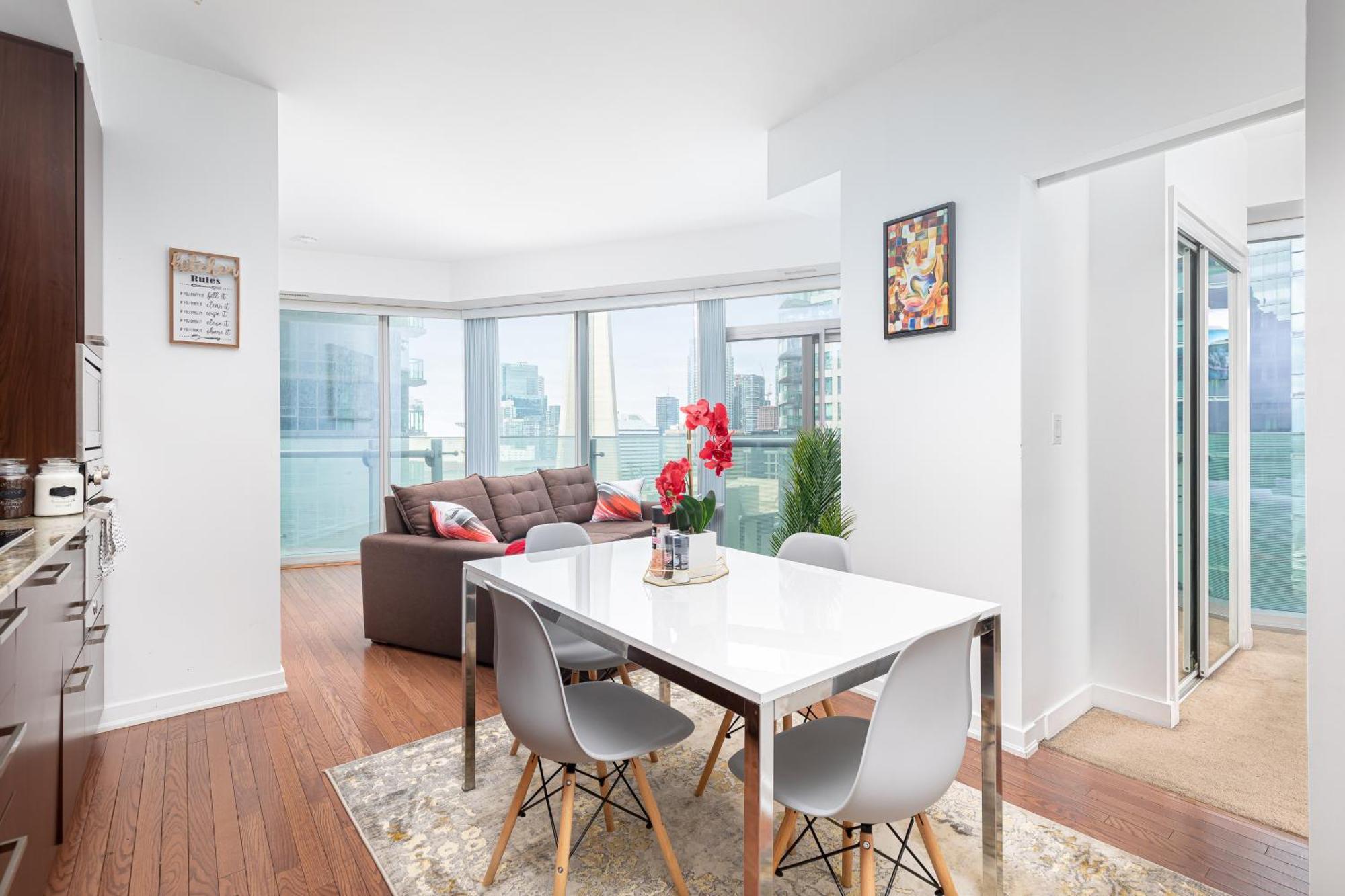 Downtown Toronto Condo Near Cn Tower, Scotiabank Arena, Rogers Centre, Union Station Екстериор снимка