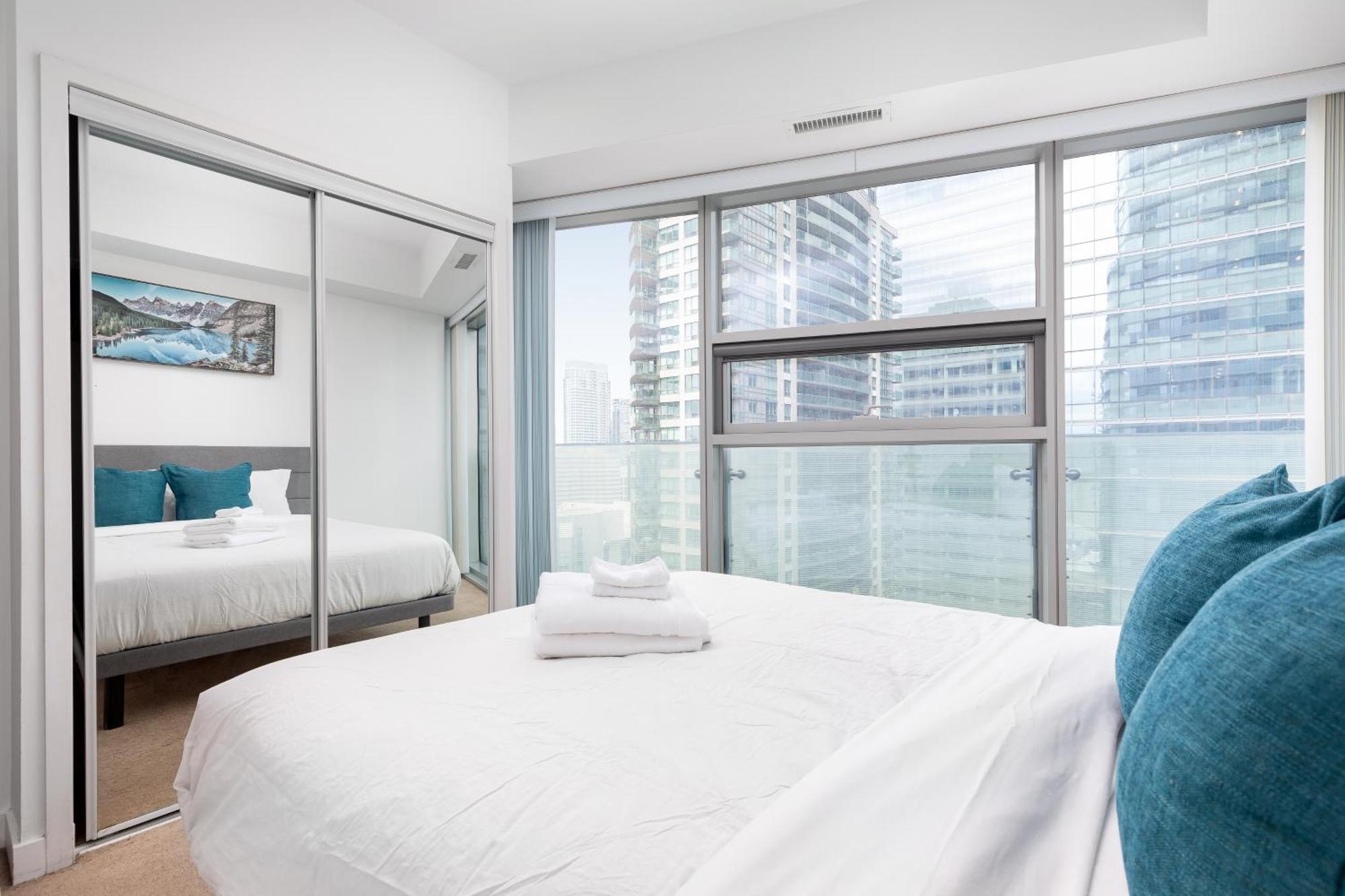 Downtown Toronto Condo Near Cn Tower, Scotiabank Arena, Rogers Centre, Union Station Екстериор снимка